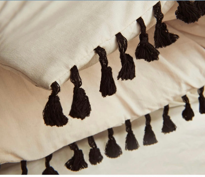 Cosmo Living by Cosmopolitan Tassel Duvet Set