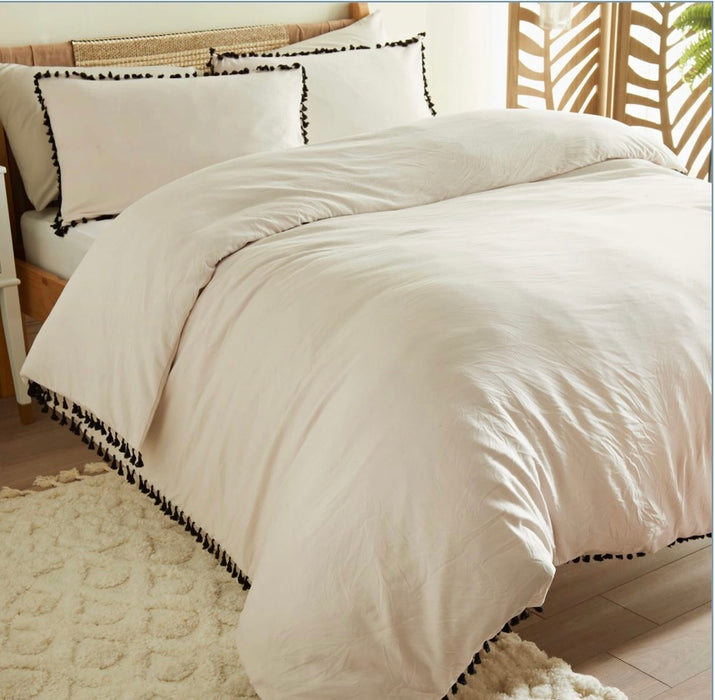 Cosmo Living by Cosmopolitan Tassel Duvet Set